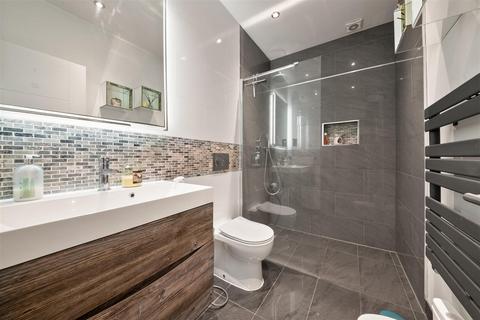 71 Upper Sutton Lane, Hounslow, TW5 0QA