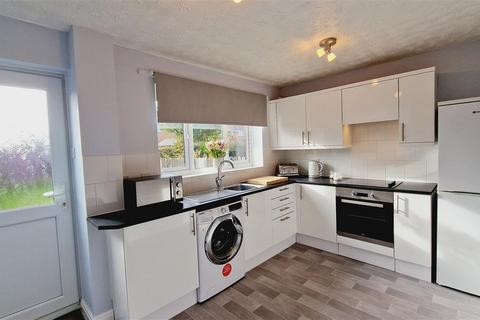 2 bedroom mews to rent, Fernbank Close, Winsford