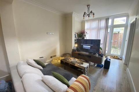 3 bedroom flat to rent, STUNNING LUXURY 2 Bedroom GARDEN apartment - Mill Hill Broadway