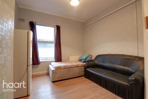 1 bedroom semi-detached house to rent, Burgess Road, SUTTON