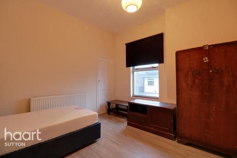 1 bedroom semi-detached house to rent, Burgess Road, SUTTON