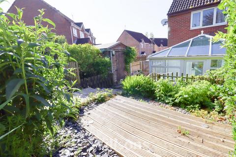 2 bedroom semi-detached house to rent, Foxglove Close, Spilsby