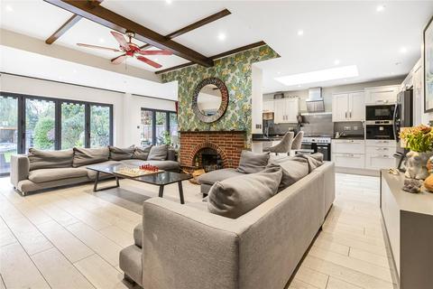 5 bedroom link detached house for sale, Parkway, London, N14