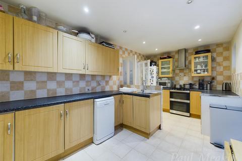 3 bedroom terraced house for sale, Homestead Way, New Addington, Croydon