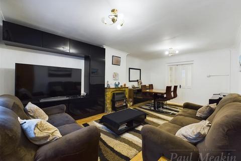 3 bedroom terraced house for sale, Homestead Way, New Addington, Croydon