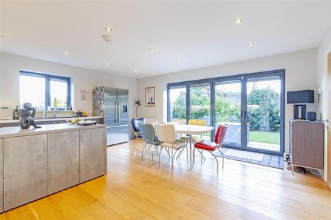 3 Hazel Croft, Sheffield, S17 3EX