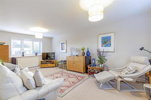 3 Hazel Croft, Sheffield, S17 3EX