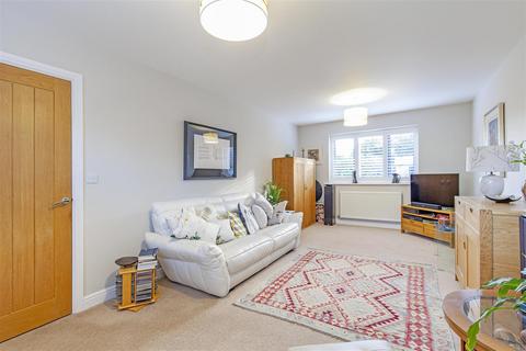 3 Hazel Croft, Sheffield, S17 3EX