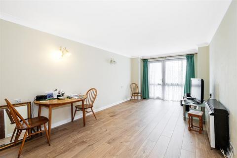 1 bedroom retirement property for sale, Homebush House, North Chingford