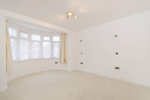 3 bedroom semi-detached house to rent, Headstone Gardens,HA2, Headstone, Harrow, HA2