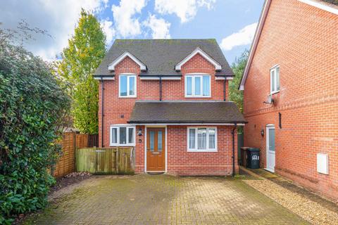 3 bedroom detached house for sale, Botley Road, North Baddesley, Southampton, Hampshire, SO52