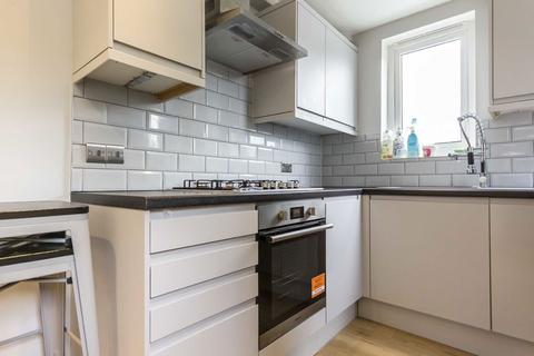 2 bedroom flat to rent, Felix Road, London W13