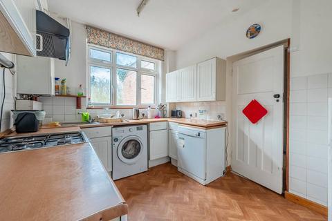 3 bedroom semi-detached house to rent, Village Way, Pinner, HA5