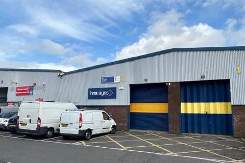 Warehouse to rent, Unit 17, Kings Norton Trading Estate, Stockmans Close, Birmingham, West Midlands, B38 9TS