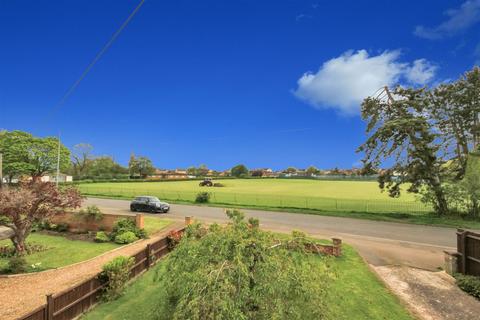 2 bedroom detached house for sale, Vine Hill Drive, Higham Ferrers NN10