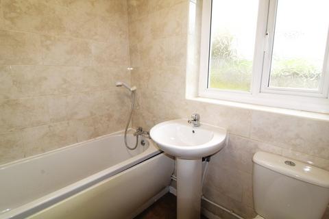 2 bedroom flat to rent, Waddington Avenue, Burnley, BB10