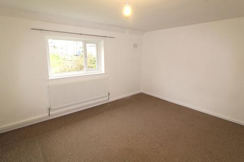 2 bedroom flat to rent, Waddington Avenue, Burnley, BB10