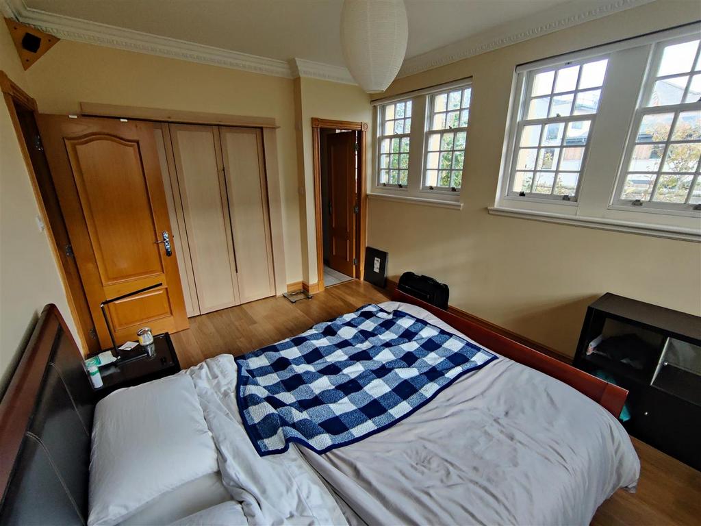 09 Bedroom1 (1).jpg