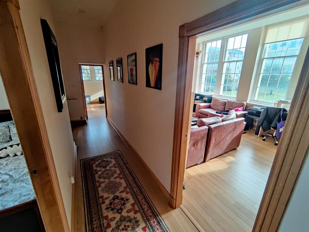 08 Hallway (2).jpg
