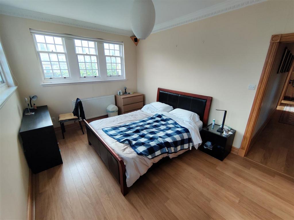 10 Bedroom1 (2).jpg