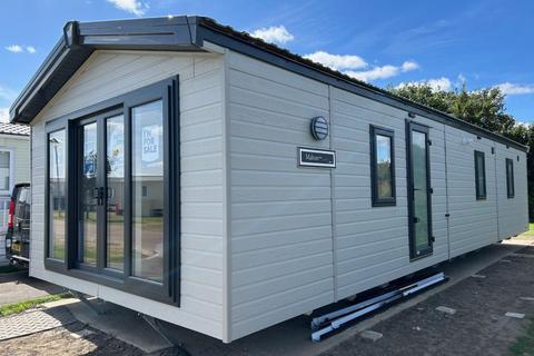 2 bedroom lodge for sale, Pakefield Holiday Park