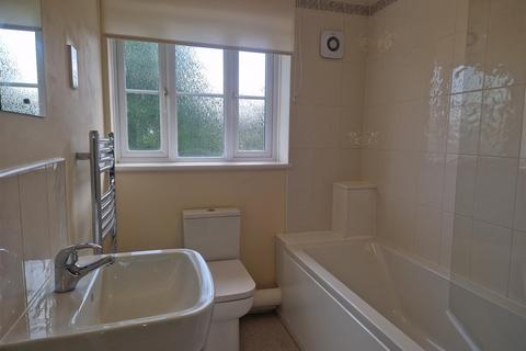 2 bedroom house to rent, Worthington Road, Balderton, Newark