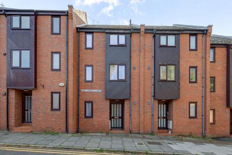 3 bedroom terraced house to rent, Water Tower Street, Chester CH1