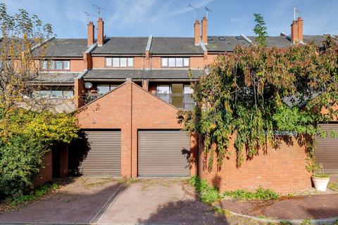 4 bedroom terraced house to rent, Water Tower Street, Chester CH1