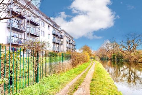 3 bedroom apartment to rent, Canalside Gardens, Southall, UB2