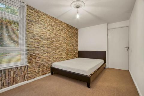 1 bedroom flat for sale, Slade Walk, London SE17