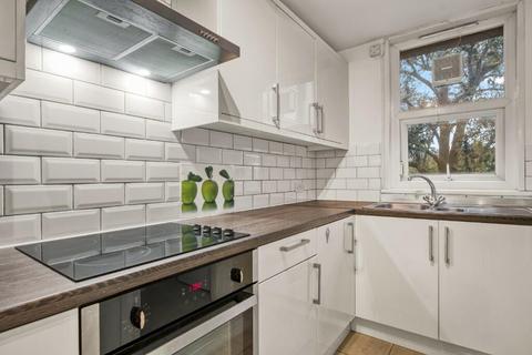 1 bedroom flat for sale, Slade Walk, London SE17