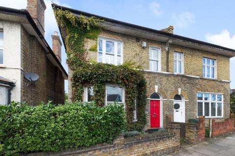 4 bedroom semi-detached house for sale, Southend Crescent, London, SE9