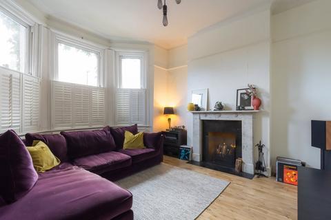 4 bedroom semi-detached house for sale, Southend Crescent, London, SE9