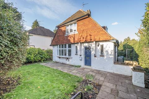 2 bedroom detached house for sale, Parvis Road, West Byfleet KT14