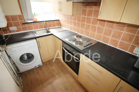 3 bedroom house to rent, Kelso Gardens, Hyde Park, Leeds