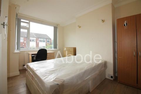 3 bedroom house to rent, Kelso Gardens, Hyde Park, Leeds