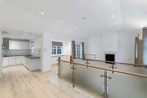 2 bedroom end of terrace house for sale, Henniker Mews, London, SW3