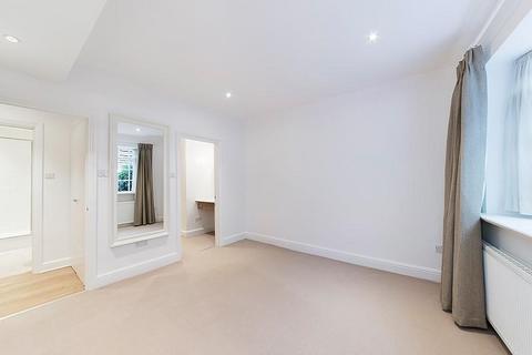 18 Henniker Mews, London, SW3 6BL