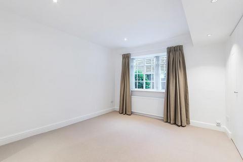 18 Henniker Mews, London, SW3 6BL