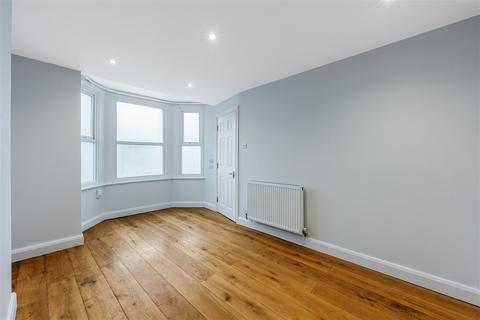 2 bedroom flat to rent, Shepherd's Bush W12 W12