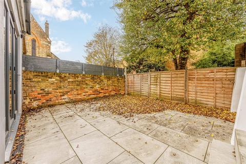 2 bedroom flat to rent, Shepherd's Bush W12 W12