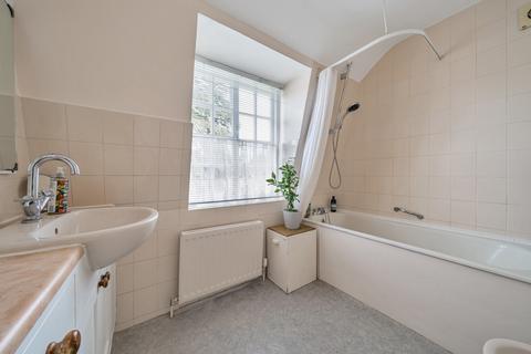 80 Orchards Way, Southampton, SO17 1RE