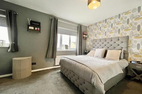 56 Ashlar Grove, Queensbury, Bradford, BD13 2SP