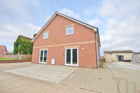 3 bedroom semi-detached house to rent, Forest Road, Newport PO30