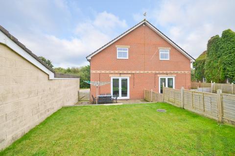 3 bedroom semi-detached house to rent, Forest Road, Newport PO30