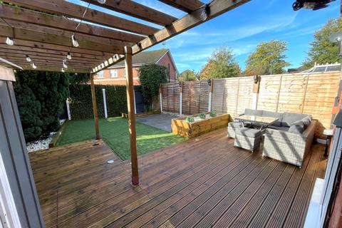 3 bedroom semi-detached house to rent, Petworth Close, Sharston, Manchester