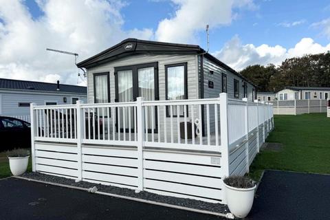 2 bedroom lodge for sale, Solent Breezes Holiday Park