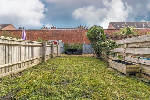 3 bedroom terraced house to rent, Redcliffe Street, Swindon SN2