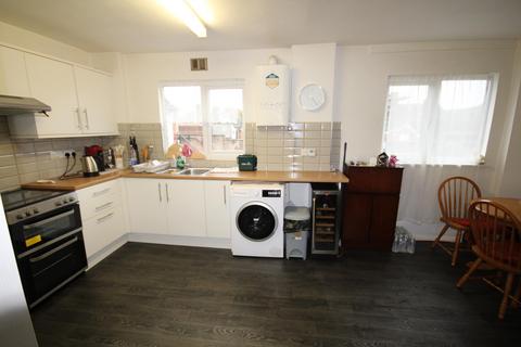 5 bedroom flat to rent, St Peters Street, Burton upon Trent DE15