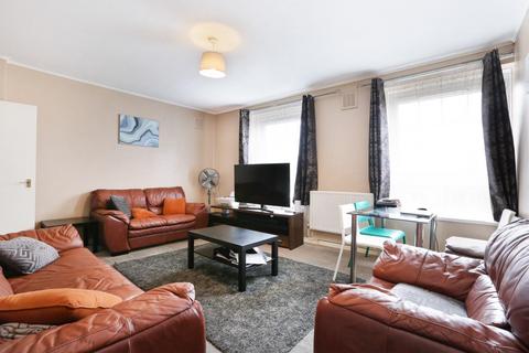 2 bedroom flat for sale, Staveley House , Turnham Road , London, SE4